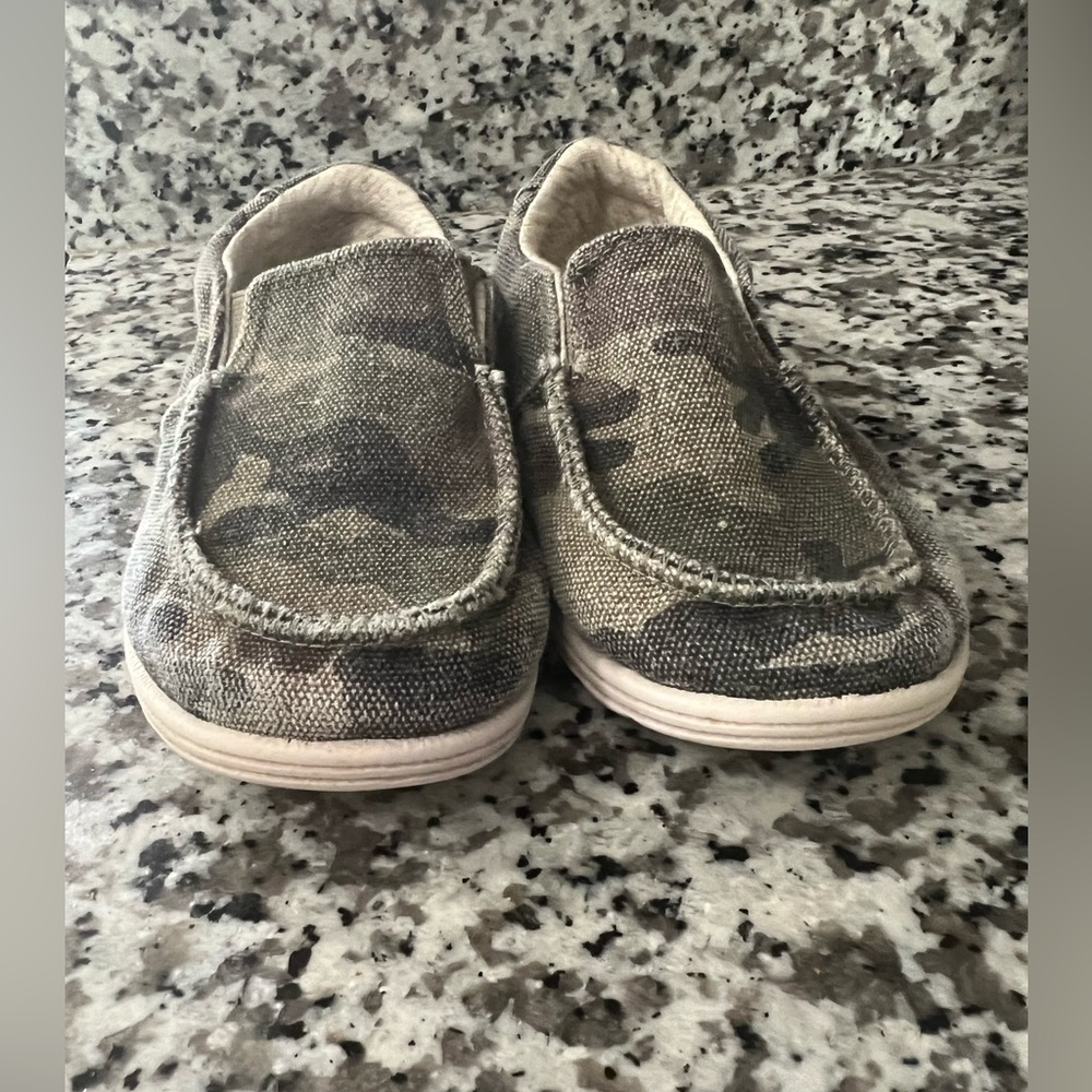 Cat & Jack Slip On Camo Sneakers 9T